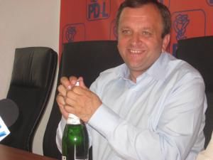 Schimbare de ştafetă: Flutur: „Sunt pregătit să încep în forţă, ca preşedinte al CJ Suceava”
