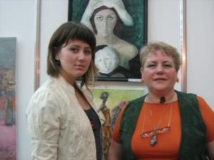 Angela Pitariu Bolnavu, alături de Alexandra Florea şi lucrarea acesteia