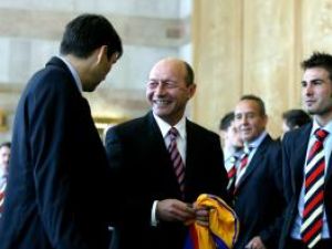 Băsescu i-a încurajat pe Piţurcă, Mutu şi ceilalţi jucători ai naţionalei înainte de plecarea spre Euro