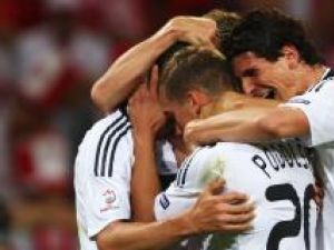 Podolski s-a bucurat temperat la golurile marcate în poarta conaţionalilor săi