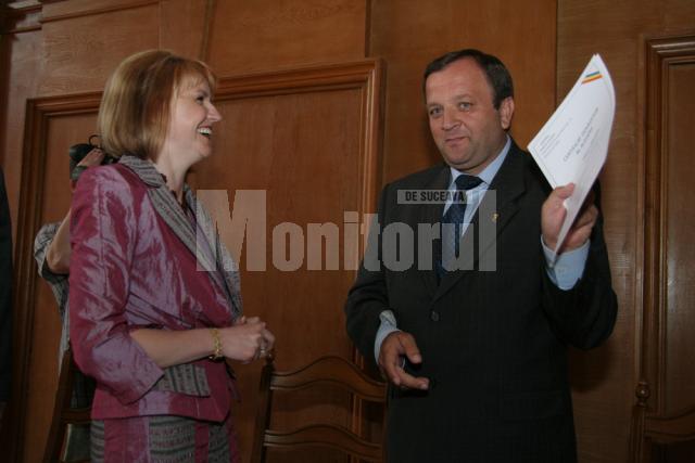 Primul care a primit certificatul de ales a fost noul preşedinte al CJ Suceava, Gheorghe Flutur