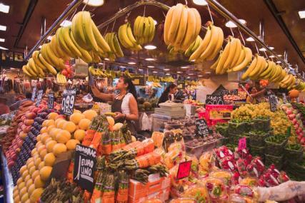 CE intenţionează să elimine standardele referitoare la mărimea, lungimea sau gradul de îndoire a fructelor şi legumelor. Foto: CORBIS