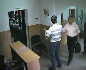 Presupusul hoţ filmat în biroul notarial