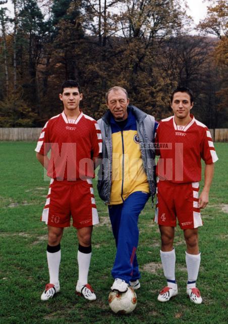 Mircea Negru (stânga), alături de Nicolae Dobrin şi un alt coleg de la juniori