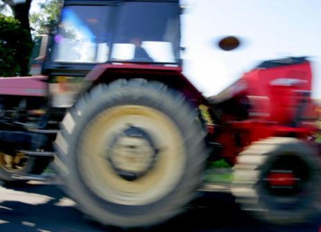 Agricultorii au solicitat reducerea accizei pentru motorina folosită la lucrările agricole. Foto: ALAMY