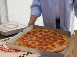 Cercetătorii spun că pizza ar putea fi contaminată de toxine din cutia de carton. Foto: FoodCollection
