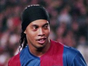 Ronaldinho este momit cu salarii uriaşe