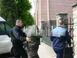 Dupa ce-au fost prinşi la Maramureş, cei doi au fost arestaţi preventiv de Judecătoria Fălticeni