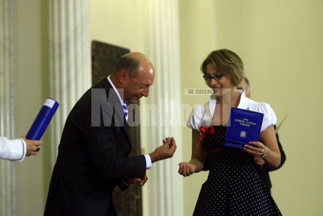 Băsescu a decorat-o pe Maria Olaru pentru medaliile obţinute la Jocurile Olimpice