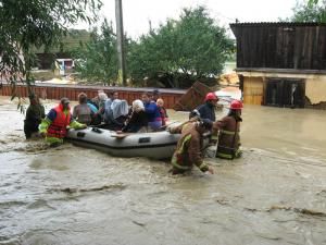 Apel: Conturi deschise pentru persoanele afectate de inundaţii