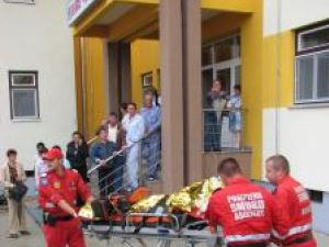 Zece dintre răniţii în urma exploziei de la Gheorgheni au fost aduşi, sâmbătă seară, la Bucureşti. Foto: MEDIAFAX