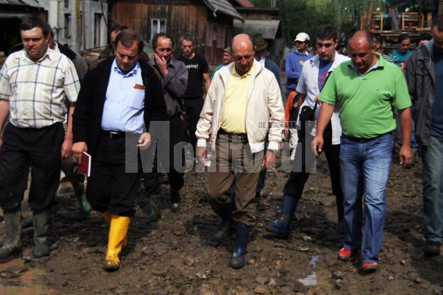 Ajutoare: Preşedintele Băsescu promite sprijin sinistraţilor