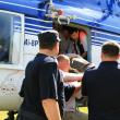 Ştefan Belmega, preluat de ambulanţieri de la elicopter şi dus la spital la Rădauţi. Foto: Corneliu Cârdeiu