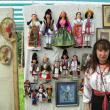 Nina Djos din Chişinau, creatoarea de păpuşi cu costume populare