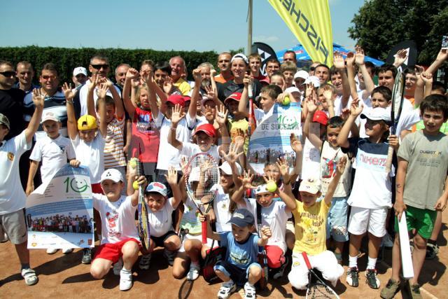 Peste 150 de copiii, părinţi, antrenori şi iubitori ai sportului, prezenţi la întâlnirea cu tenismenul  Andrei Pavel