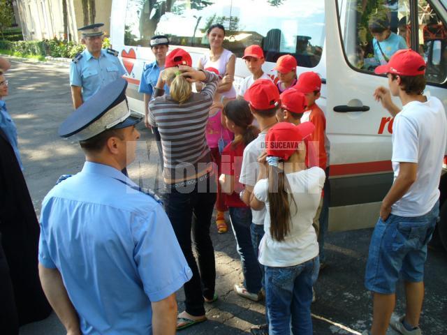 14 copii din Maramureş, găzduiţi  de jandarmii suceveni