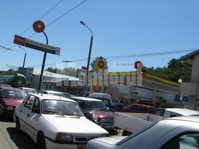 Măsuri: Prefectura impune ridicarea maşinilor parcate ilegal în Suceava