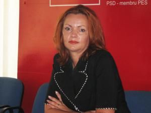 Mirela Adomnicăi: „Premierul a fugit în vacanţă şi a lăsat baltă sinistraţii din Moldova”