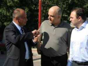 Prefectul Alexandru Băişanu, Subsecretarul de stat în Ministerul Sănătăţii Raed Arafat şi ministrul educaţiei Cristian Adomniţei