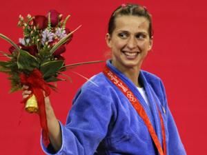 Premiu meritat: Vine maşina pentru campioana olimpică Alina Dumitru!