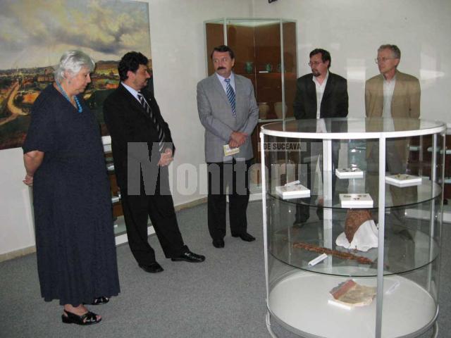 Expoziţia este dedicată împlinirii a 620 de ani de la atestarea documentară a Sucevei