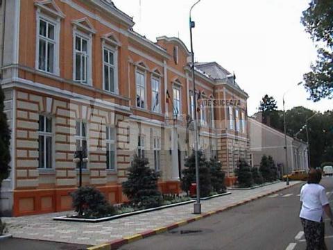 În absenţa lui Aurel Olărean, sediul Primăriei Rădăuţi a fost din nou scena unui scandal