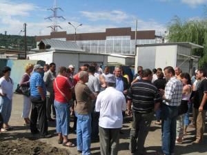 Primarul Sucevei discută cu bazariştii îngrijoraţi de soarta chioşcurilor lor