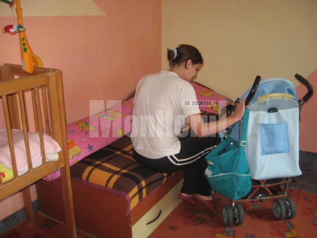Tânără mămică, găzduită în Centrul maternal Suceava