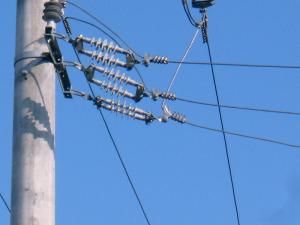 Mii de consumatori fără energie electrică, din cauza unei firme de construcţii