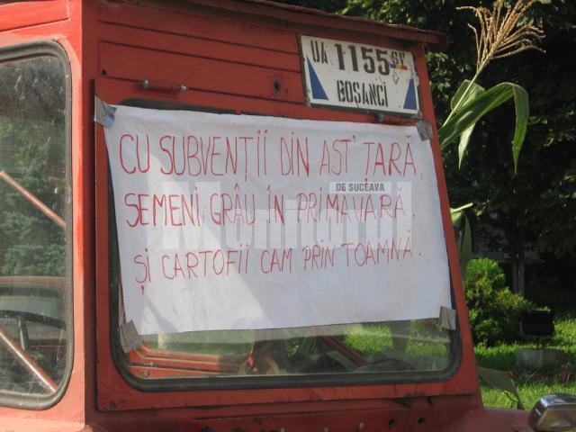 Nemulţumiri în stradă: 30 de tractoare, claxoane şi lozinci, la protestul fermierilor