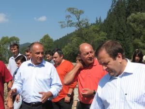 Vizită fulger a preşedintelui Băsescu la Moldoviţa şi Argel