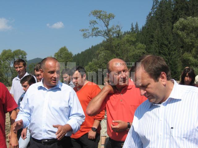 Vizită fulger a preşedintelui Băsescu la Moldoviţa şi Argel