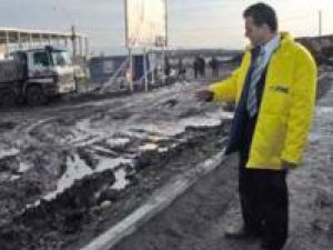 Ludovic Orban: „Estimăm că în 20 septembrie vom semna contractul cu constructorul pentru autostrada Arad-Timişoara”. Foto: MEDIAFAX