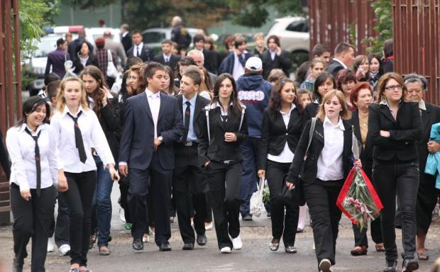 3,3 milioane de elevi au început, ieri, cursurile noului an şcolar. Foto: MEDIAFAX