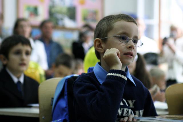 Elevii nu vor mai găsi la chioşcurile din şcoli alimente nesănătoase. Foto: MEDIAFAX