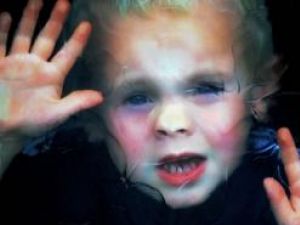 Trauma se poate înscrie iremediabil în subconştientul copilului. Foto: ALAMY