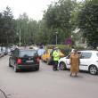 Poliţiştii au lăsat înştiinţări de sancţionare pe toate maşinile parcate neregulamentar pe strada Leca Morariu