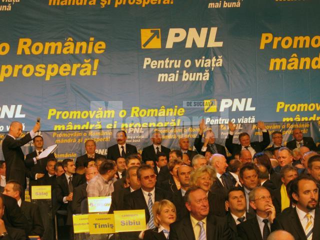 Bogdan Olteanu prezentând candidaţii PNL pentru judeţul Suceava