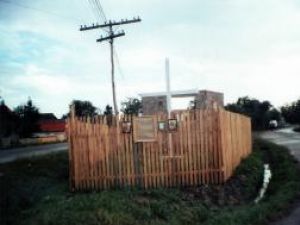 Au nevoie de ajutor: Două familii construiesc o capelă în satul Boteşti