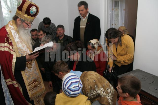 Sinistraţi: O familie cu nouă copii din Ţibeni s-a mutat ieri în casă nouă