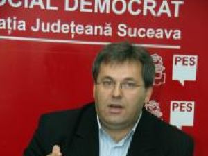 Corneliu Popovici: „De la preluarea mandatului de către PD-L în Consiliul Judeţean nu-mi amintesc să se fi făcut vreo întreţinere pe vreun drum judeţean”