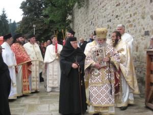 La ceas aniversar: Stareţa Mănăstirii Voroneţ, maica Irina, a împlinit ieri 76 de ani