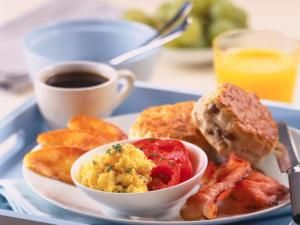 Un mic dejun de tip englezesc poate ţine în frâu colesterolul. Foto: CORBIS