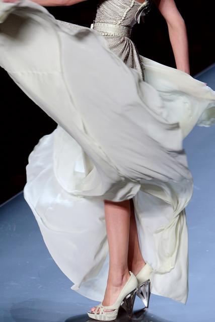 Creaţie din noua colecţie Dior care a făcut senzaţie la prezentare. Foto: AFP/MEDIAFAX