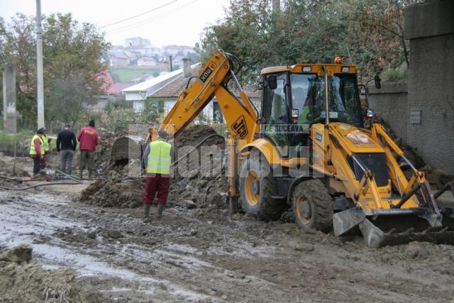 Gheorghe Flutur, care a verificat, în cursul zilei de ieri, modul în care se realizează lucrările în zona „pasarelei” din comuna Şcheia