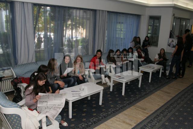 Zeci de adolescente au participat sâmbătă la o preselecţie de fotomodele