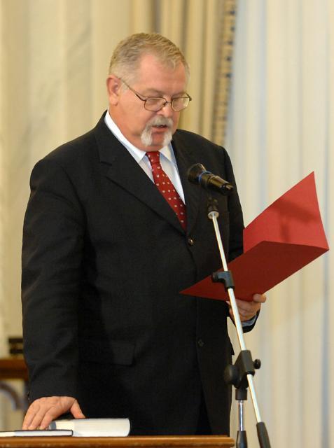 Ministrul Anton Anton, la depunerea jurământului. Foto: Sorin LUPŞA