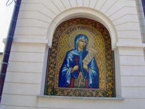 Creştinii ortodocşii o sărbătoresc astăzi pe Sfânta Parascheva