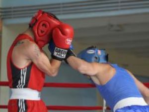Boxerii suceveni se pregătesc intens pentru întrecerilor naţionale