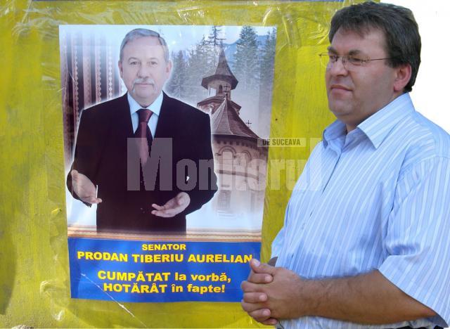 Corneliu Popovici spune că senatorul PNL de Suceava Tiberiu Prodan a lipit afişe cu poza sa în mai multe localităţi din zona în care candidează